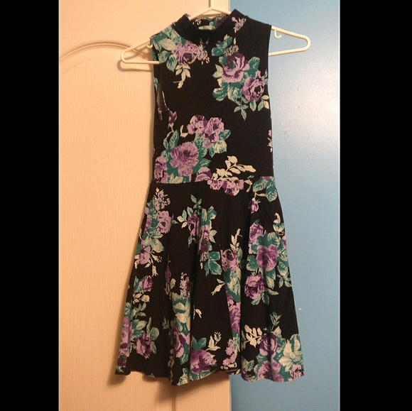 🏷️2/$15 Urban Outfitters Mock Neck Dress - Picture 2 of 7